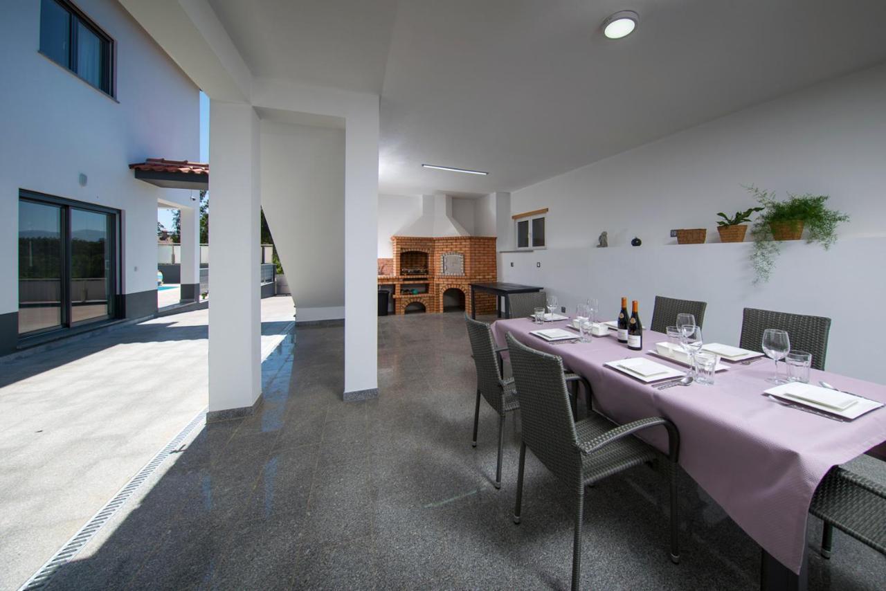 ヴィーラ・ノーヴァ・デ・ポイアレス Casa Bem Estarヴィラ エクステリア 写真